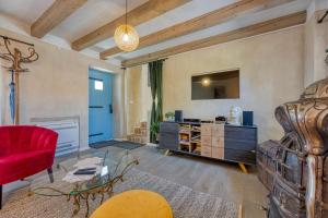 Foska Country Home with Pool - Happy Rentals