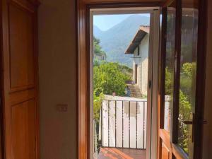 Bellano Cottage - With Private Garden and Garage