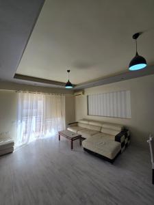 Central Apartment By Vlora Office