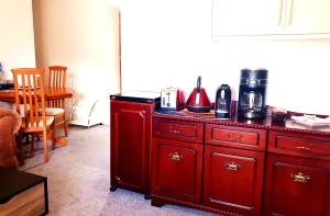 De-Vollard, Cornish Cottage, Lovely Village