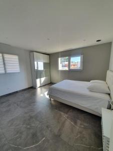 Villas villa with swimming pool : photos des chambres