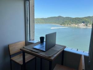 Vista Mar Apto Completo com Ar e Conforto