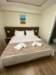 Petite Maison Hermes Center