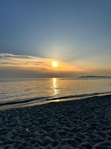 Two Steps To The Sea