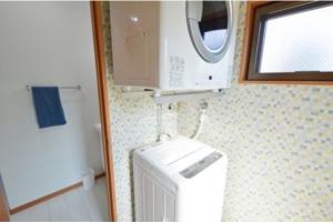 Entire 2nd floor, near the sea, tavern on the 1st floor, maximum 8 people, check out at 12 pm