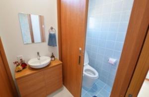 Entire 2nd floor, near the sea, tavern on the 1st floor, maximum 8 people, check out at 12 pm