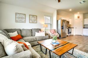 12 Mi to Avery Island Spacious Family Home!