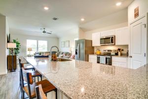 12 Mi to Avery Island Spacious Family Home!