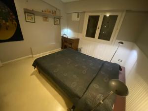 Deaf Twins Bed Martínez