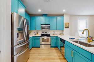 The Waters Condo - Lakefront Oasis