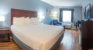 King Room - Non-Smoking room in Baymont by Wyndham Delaware