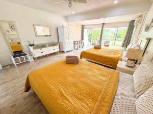 Private terrace, pool & beach just steps away