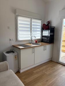 Studio avec piscine partagée