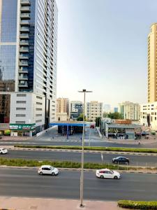 Ajman Family Holiday homes VIP Two rooms, a large hall and a fully equipped kitchen that can accommodate 7 people and children