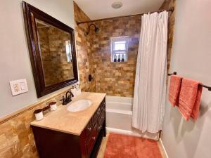 Easy PATH&Bus access- NYC designer home & Terrace