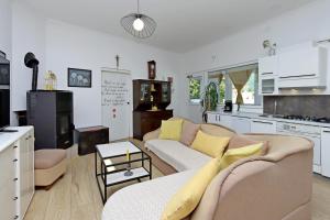 Holiday house with a parking space Novi Vinodolski - 17533