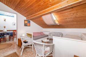 Apartments with parking space Porec - 23561