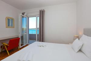 Seaside family friendly house with a swimming pool Sparadici, Sibenik - 24200