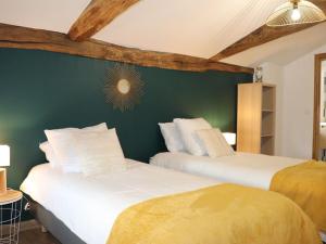 Gîte 18ème avec piscine couverte, terrasse et salle de jeux - 6 pers - FR-1-426-432