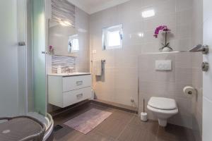 Apartments with swimming pool Kastel Stari, Kastela - 24273