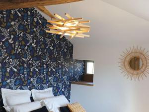 Maisons de vacances Gite de charme avec piscine couverte, ideal pour 10 pers., PMR, proche Puy du Fou, grand jardin, loisirs - FR-1-426-428 : photos des chambres