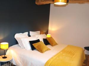 Maisons de vacances Gite de charme avec piscine couverte, ideal pour 10 pers., PMR, proche Puy du Fou, grand jardin, loisirs - FR-1-426-428 : photos des chambres