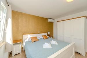 Apartments by the sea Privlaka, Zadar - 24599