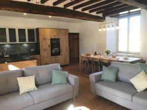 Maisons de vacances Elegant gite 18eme siecle renove avec piscine couverte, terrasse et grand terrain aux Herbiers. - FR-1-426-406 : photos des chambres