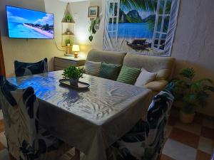 Escapada en Pareja con Jardín Privado - 100 m del Mar