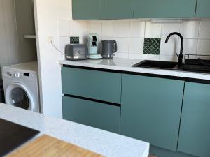 Appartements Ideal en famille ou entre amis - Grand T4, vue degagee, parking prive, proche centre-ville, metro Borderouge a 5min : photos des chambres