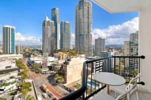 Renovated King Suite, Ocean View Mantra Surfers