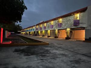 Cerezas - Motel, Cancún