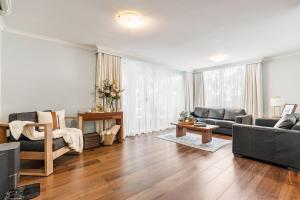 Beautiful 3 bedroom apartment in Bondi