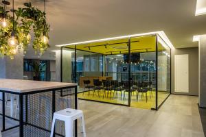 1915 Av Paulista e metro Paraiso com cama de casal e bicama de solteiro, ar-condicionado, piscina, academia e muito mais