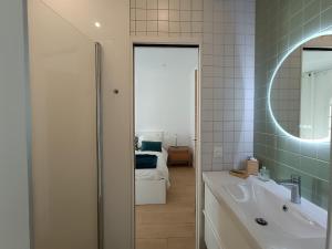 Maisons de vacances Villa familiale en bord de mer avec 6 chambres, WiFi, animaux admis, proche Saint-Brevin-l'Ocean - FR-1-364-170 : photos des chambres