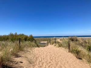 Maisons de vacances Villa familiale en bord de mer avec 6 chambres, WiFi, animaux admis, proche Saint-Brevin-l'Ocean - FR-1-364-170 : photos des chambres