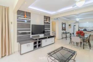 Apto completo 2Q a Beira-mar ESE0102