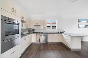 Basin Escape - short walk to the waters edge.