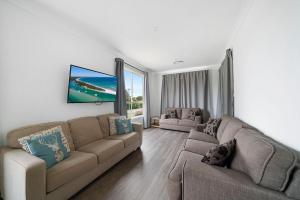 Basin Escape - short walk to the waters edge.