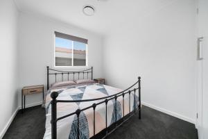 Basin Escape - short walk to the waters edge.