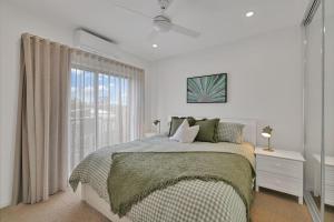 Waves - Luxury 3 Bedroom Apartment walk to everything