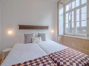 Stylish Porto studio with city views