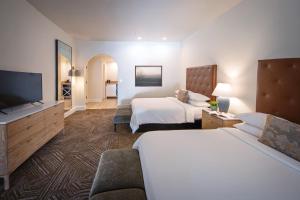 Deluxe Queen Room with Two Queen Beds room in Wine & Roses Hotel Restaurant Spa Lodi