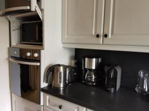 Maisons de vacances Maison 3 chambres, 150 m de la plage, 4/6 pers, WI-FI, terrasse, parking, proche commerces, La Tranche sur Mer - FR-1-357-23 : photos des chambres