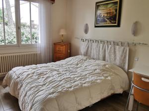 Maisons de vacances Maison 3 chambres, 150 m de la plage, 4/6 pers, WI-FI, terrasse, parking, proche commerces, La Tranche sur Mer - FR-1-357-23 : photos des chambres