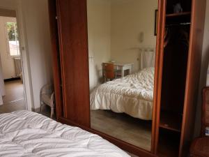 Maisons de vacances Maison 3 chambres, 150 m de la plage, 4/6 pers, WI-FI, terrasse, parking, proche commerces, La Tranche sur Mer - FR-1-357-23 : photos des chambres