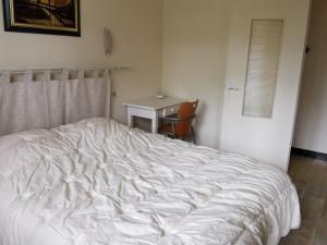 Maisons de vacances Maison 3 chambres, 150 m de la plage, 4/6 pers, WI-FI, terrasse, parking, proche commerces, La Tranche sur Mer - FR-1-357-23 : photos des chambres