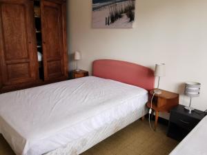 Maisons de vacances Maison 3 chambres, 150 m de la plage, 4/6 pers, WI-FI, terrasse, parking, proche commerces, La Tranche sur Mer - FR-1-357-23 : photos des chambres