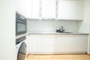 Luxury Retreat with Hot Tub in Prime Location