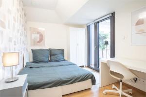 Luxury Retreat with Hot Tub in Prime Location